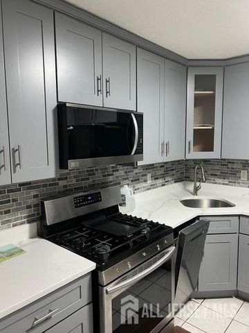 102 albury Way, North Brunswick, NJ 08902