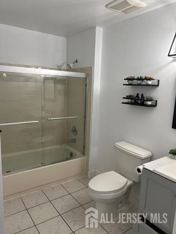 102 albury Way, North Brunswick, NJ 08902