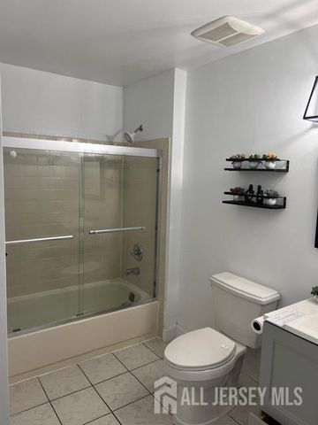 102 albury Way, North Brunswick, NJ 08902