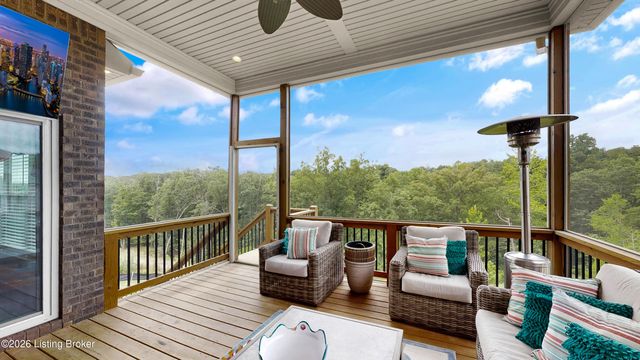 8022 Wooded Ridge Dr, Louisville, KY 40214