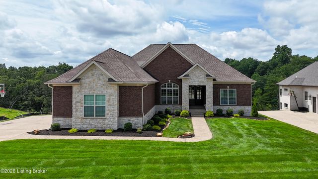 8022 Wooded Ridge Dr, Louisville, KY 40214