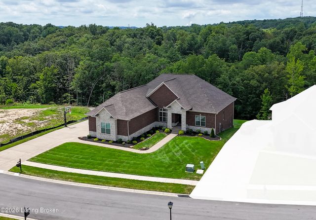 8022 Wooded Ridge Dr, Louisville, KY 40214