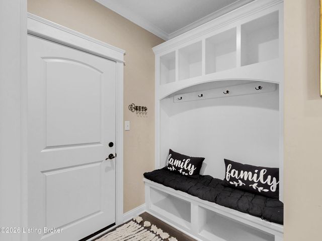 8022 Wooded Ridge Dr, Louisville, KY 40214
