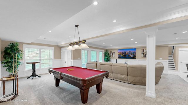 8022 Wooded Ridge Dr, Louisville, KY 40214