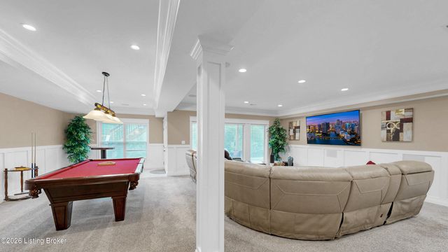 8022 Wooded Ridge Dr, Louisville, KY 40214