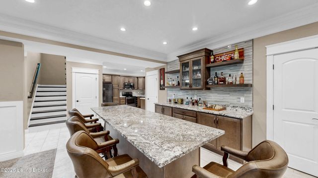8022 Wooded Ridge Dr, Louisville, KY 40214