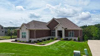 8022 Wooded Ridge Dr, Louisville, KY 40214