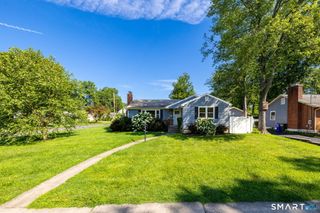 24 Haynes Road, West Hartford, CT 06117