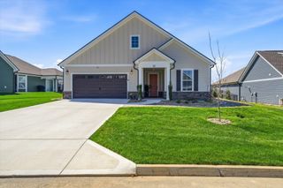 327 Trillium Trl, Lenoir City, TN 37771