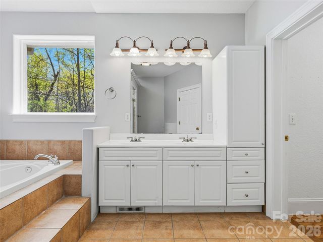 196 Blackbird Lane, Tryon, NC 28782