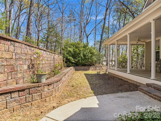 196 Blackbird Lane, Tryon, NC 28782