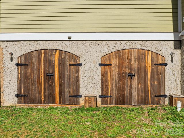 196 Blackbird Lane, Tryon, NC 28782