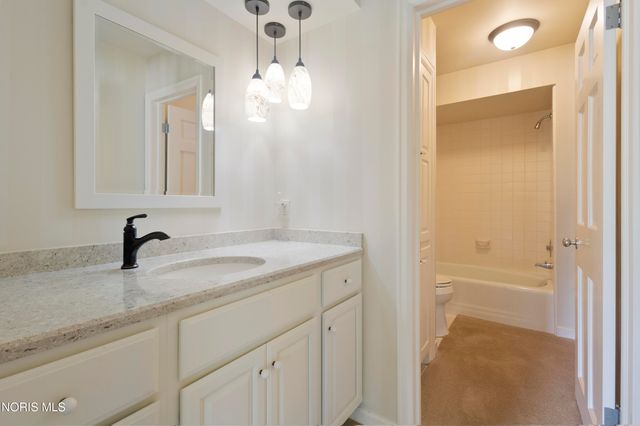3905 Hillandale Road, Ottawa Hills, OH 43606