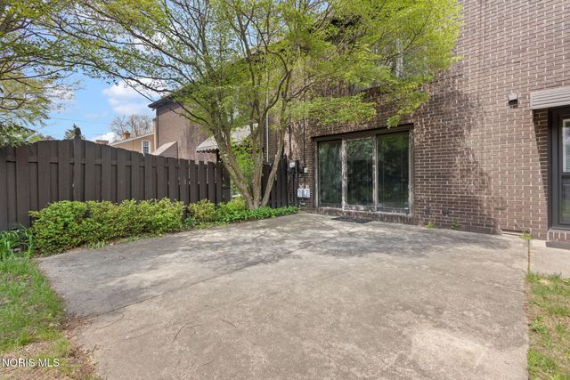 3905 Hillandale Road, Ottawa Hills, OH 43606