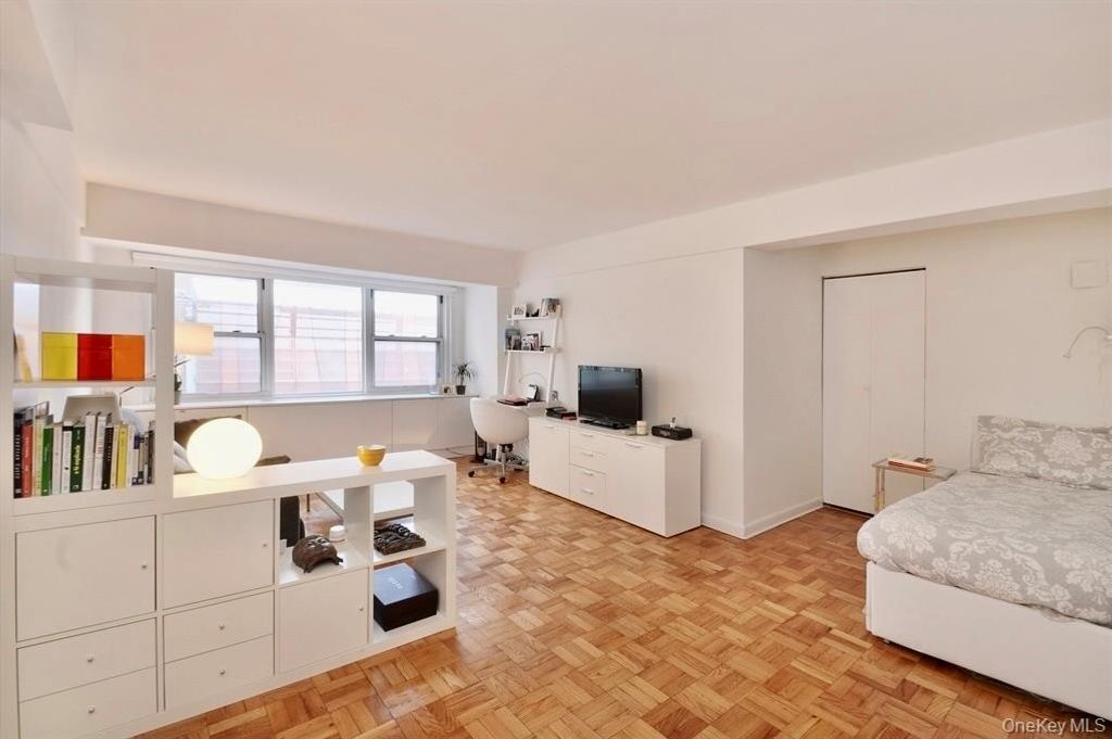 210 E 63rd Street 11B, New York (manhattan), NY 10065 — exterior