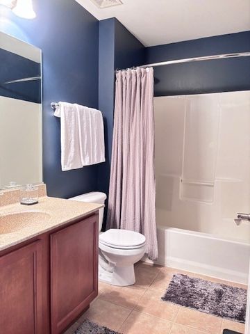 1032 Swift Road 2C, Glen Ellyn, IL 60137