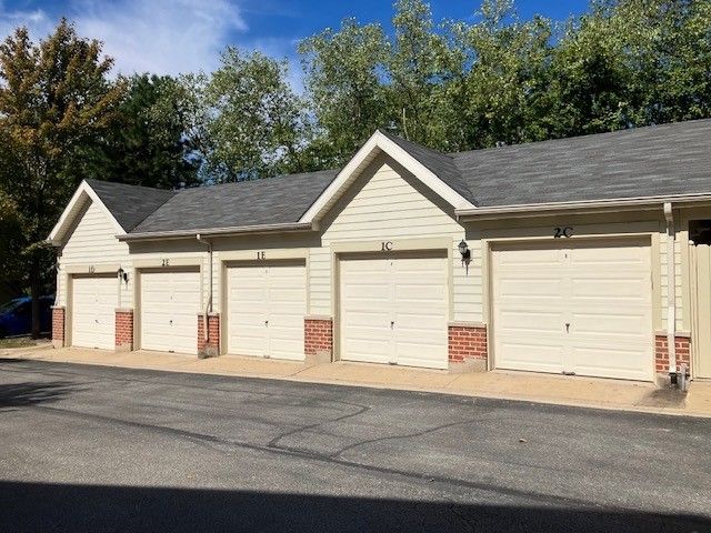 1032 Swift Road 2C, Glen Ellyn, IL 60137