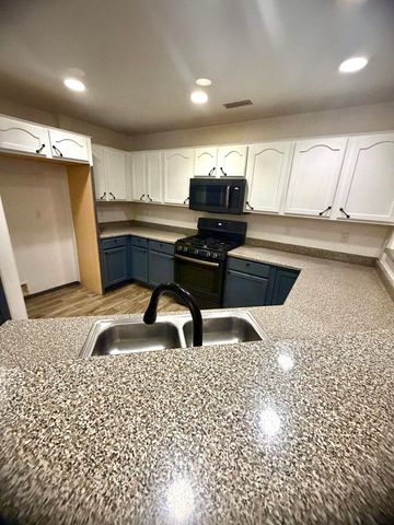 10831 Antler Tool Road SW, Albuquerque, NM 87121