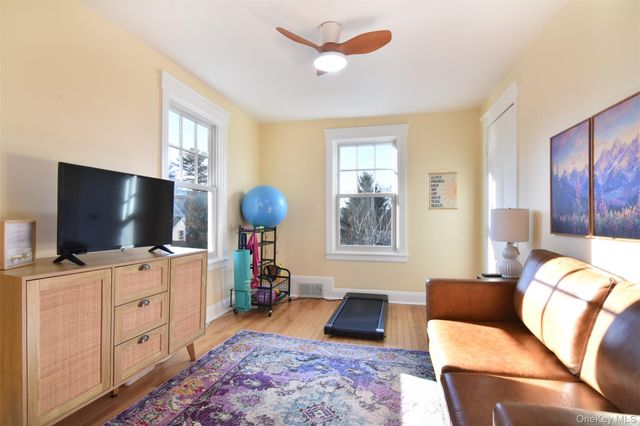 8 Washington Place, Tarrytown, NY 10591