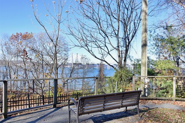 8 Washington Place, Tarrytown, NY 10591