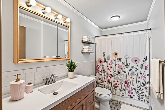 2307 Unity Avenue N, Golden Valley, MN 55422