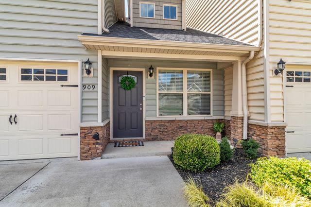 909 Granville Dr, Murfreesboro, TN 37128