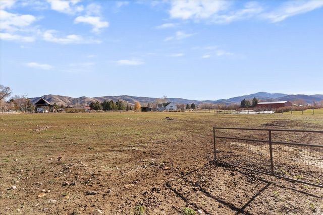 560 S 8600 E, Huntsville, UT 84317