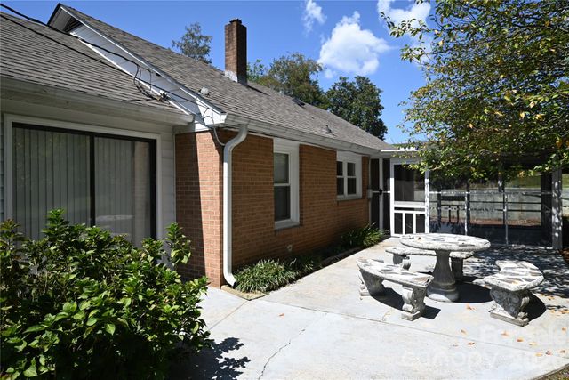 105 Owens Avenue NE, Drexel, NC 28690