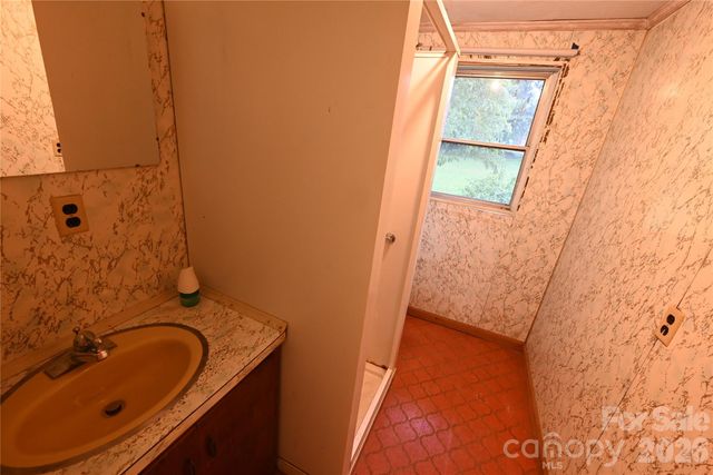 105 Owens Avenue NE, Drexel, NC 28690