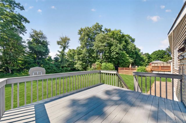 18 Pine Ridge Drive, Hopewell Junction, NY 12533