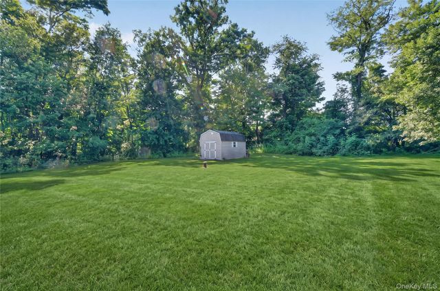 18 Pine Ridge Drive, Hopewell Junction, NY 12533