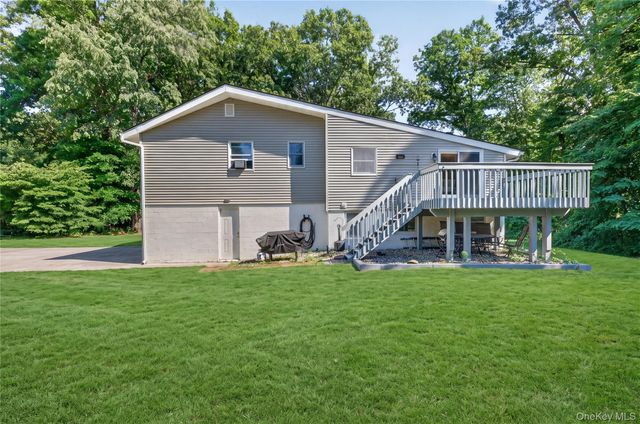 18 Pine Ridge Drive, Hopewell Junction, NY 12533