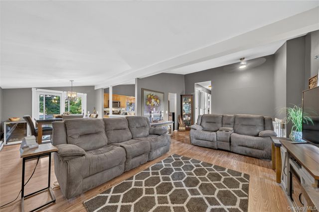 18 Pine Ridge Drive, Hopewell Junction, NY 12533