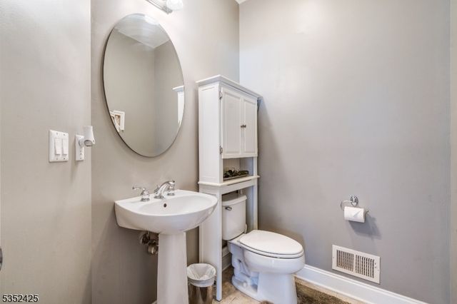 408 Old Georges Rd, North Brunswick Twp., NJ 08902