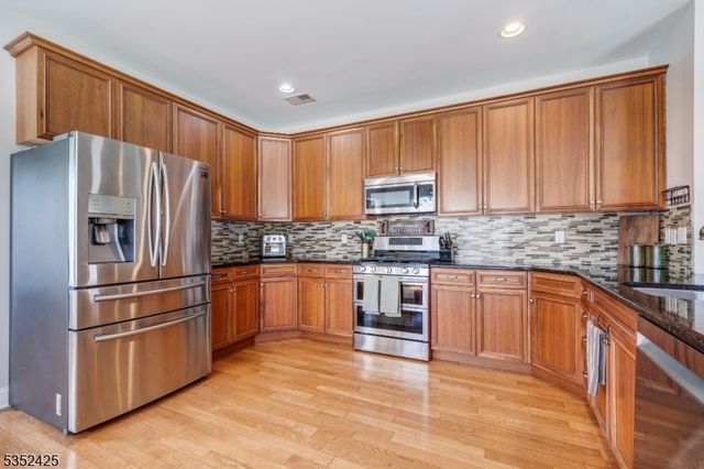 408 Old Georges Rd, North Brunswick Twp., NJ 08902