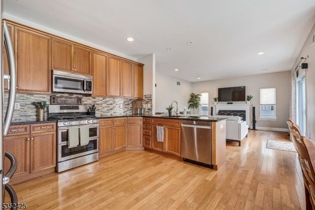 408 Old Georges Rd, North Brunswick Twp., NJ 08902