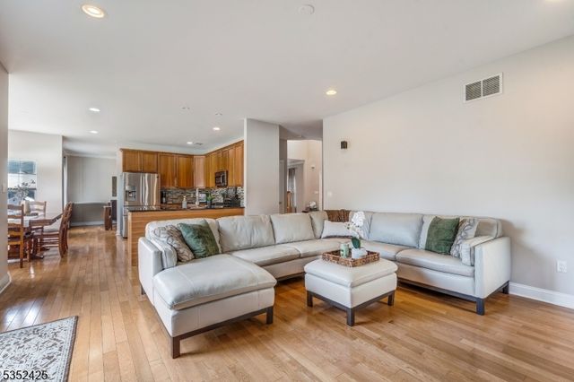 408 Old Georges Rd, North Brunswick Twp., NJ 08902