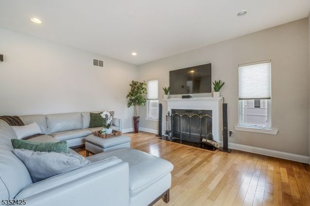 408 Old Georges Rd, North Brunswick Twp., NJ 08902