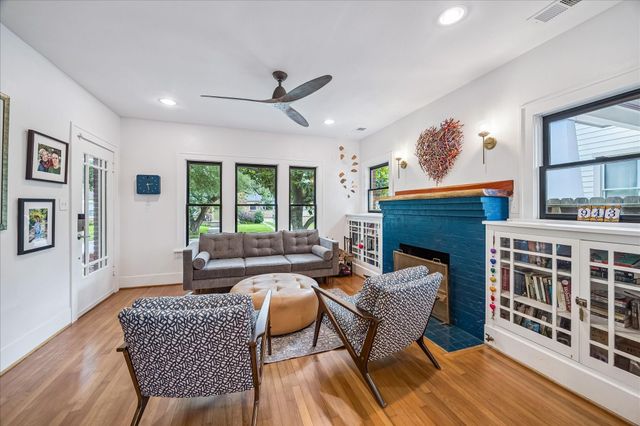 943 Teetshorn Street, Houston, TX 77009