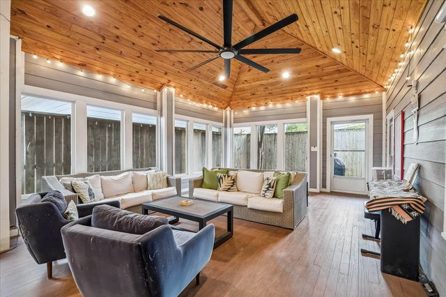 943 Teetshorn Street, Houston, TX 77009
