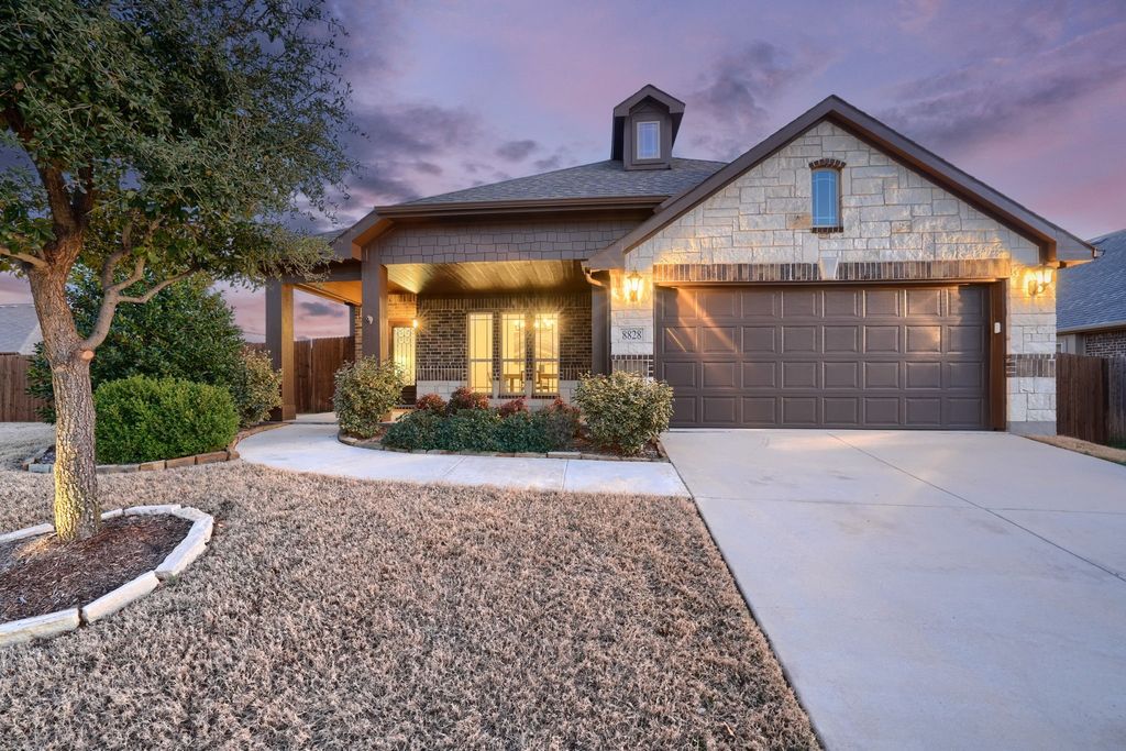 8828 Cassidy Lane, Aubrey, TX 76227