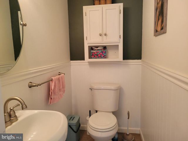 8 LUPUS LN, Sewell, NJ 08080