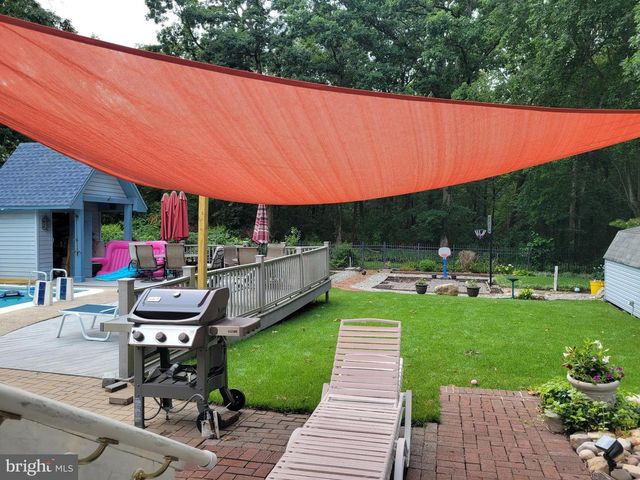 8 LUPUS LN, Sewell, NJ 08080