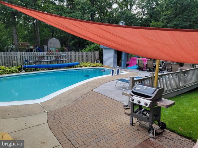 8 LUPUS LN, Sewell, NJ 08080