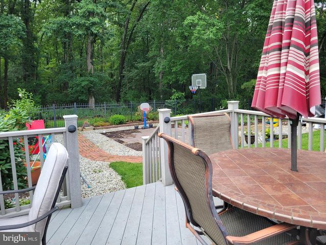 8 LUPUS LN, Sewell, NJ 08080