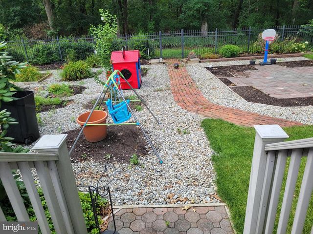 8 LUPUS LN, Sewell, NJ 08080