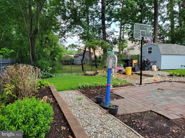 8 LUPUS LN, Sewell, NJ 08080