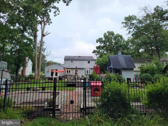 8 LUPUS LN, Sewell, NJ 08080
