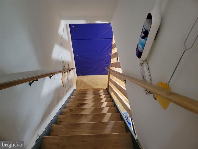 8 LUPUS LN, Sewell, NJ 08080