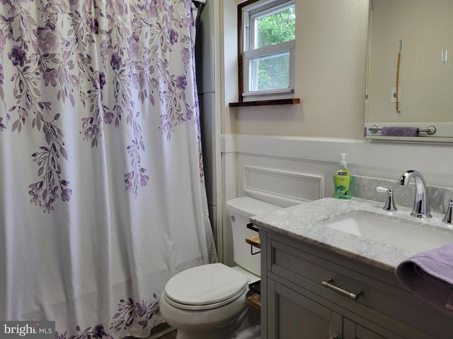 8 LUPUS LN, Sewell, NJ 08080